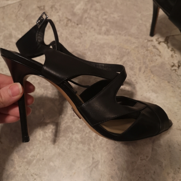 Shoes - Picture 4 of 8